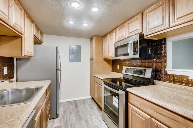 Photo - 8225 Fairmount Dr Unidad 6-107