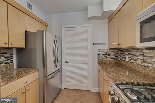 Photo - 616 E St NW Unit 1020