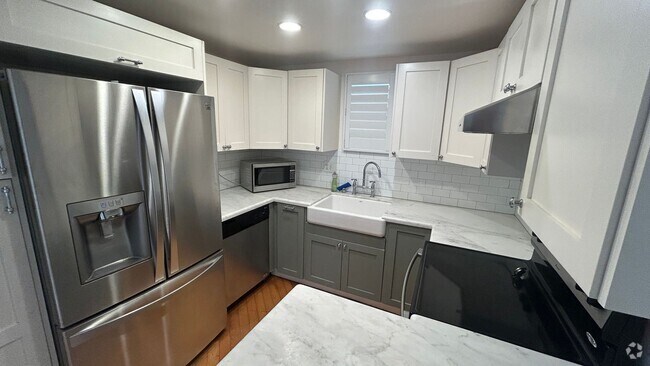 Building Photo - Top-Floor Old Town Gem with Stunning Views... Rental