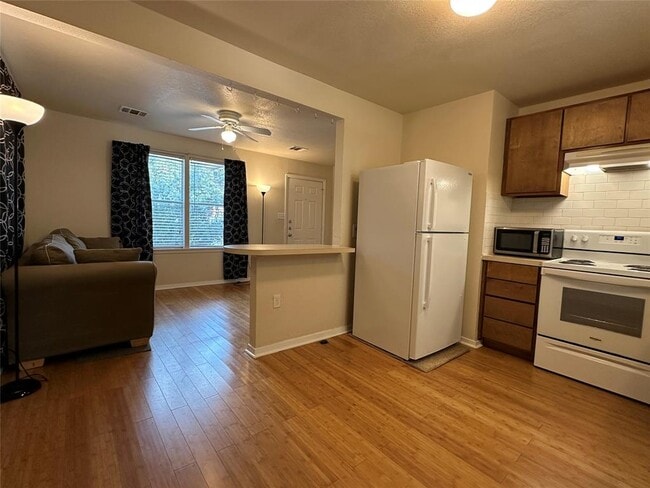 Photo - 508 Montopolis Dr