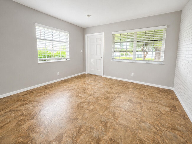 Photo - 2120 NE 41st St Unidad A