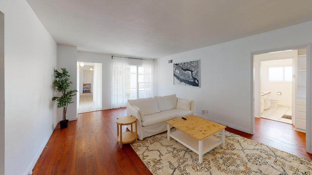 Photo - Private bedroom in 7 bed/3 bath Home