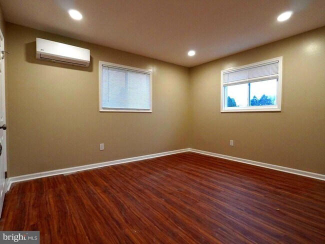 Photo - 710 N York Rd