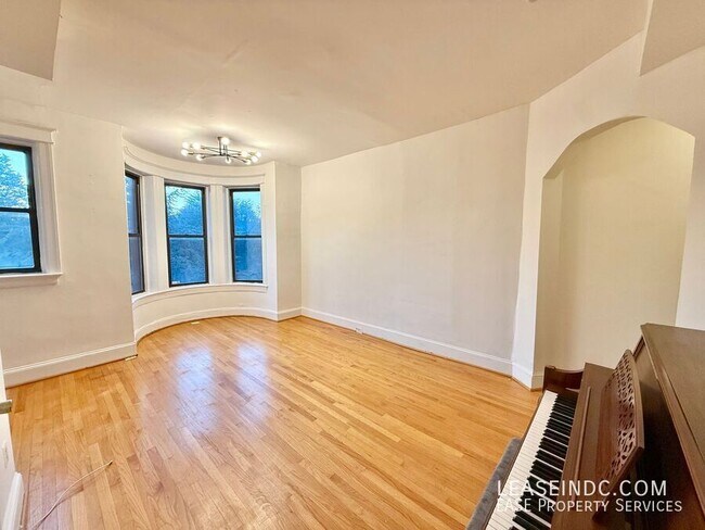 Photo - 3238 13th St NW Unidad #3