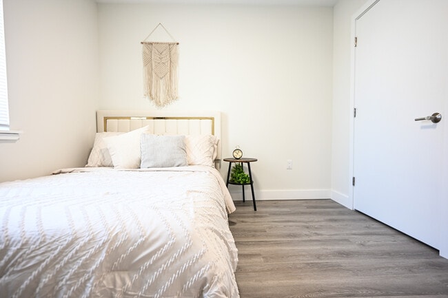 Photo - SUMMIT Orange Crossing