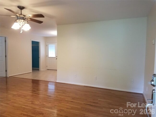 Photo - 104 E Pine St
