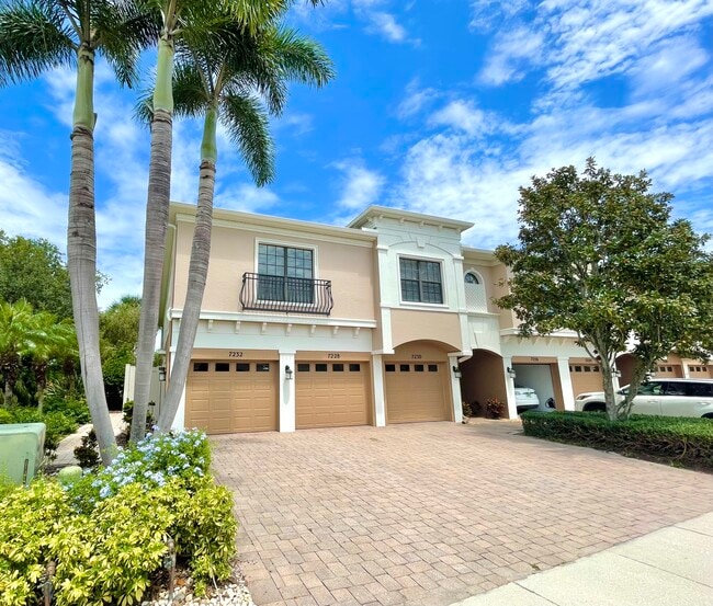 Building Photo - 7230 Hamilton Rd Unit 7230