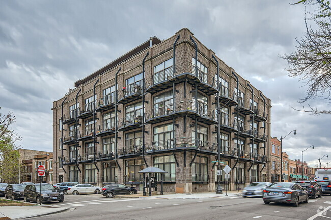 Building Photo - 2735 W Armitage Ave Unit 402 Rental