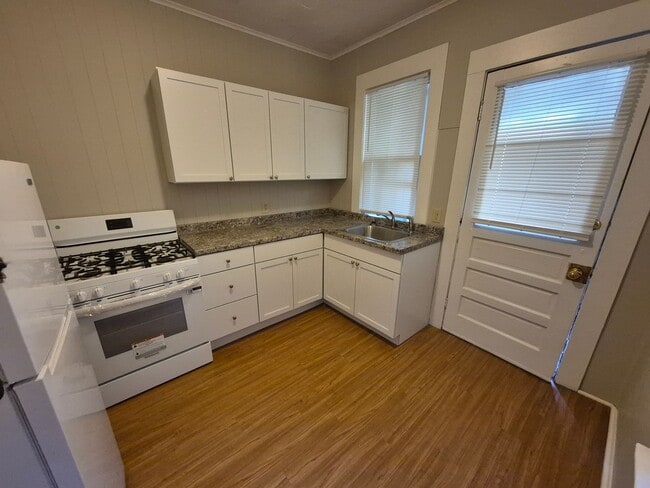 Building Photo - 268 Hamilton St Unit 2