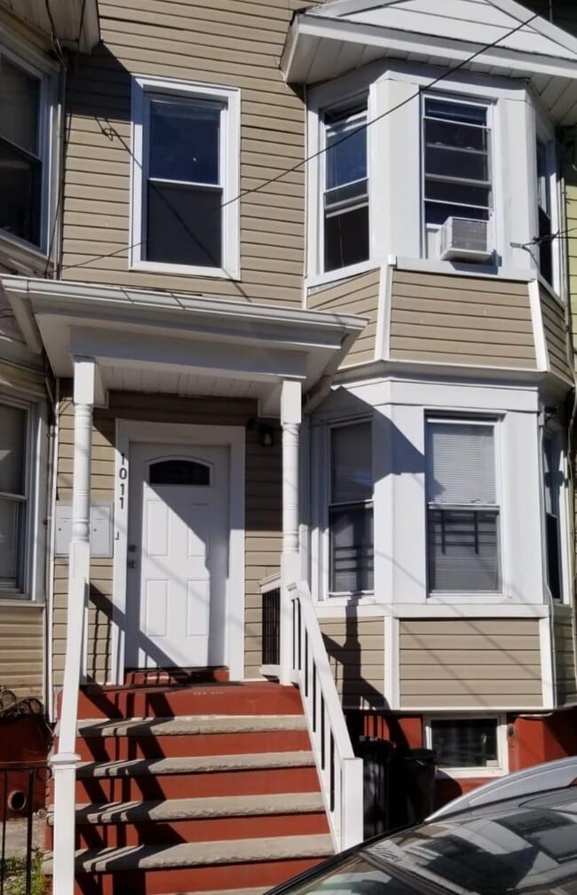 Photo - 1011 Flora St