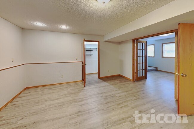 Photo - 5150 S Park Dr