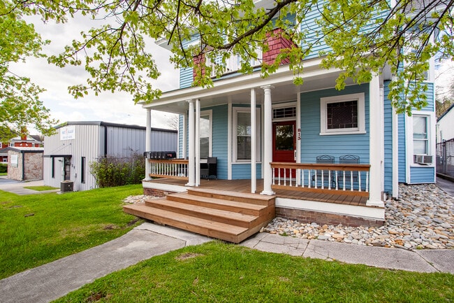 Building Photo - 813 Hall of Fame Dr Unit 1