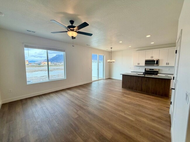 Photo - Brand New Rental Alert – JDC Ranch, Plain City!