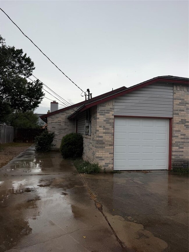 Building Photo - 615 Luther Dr