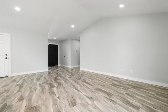 Photo - Fully Remodeled Los Banos 3/2 with Pool