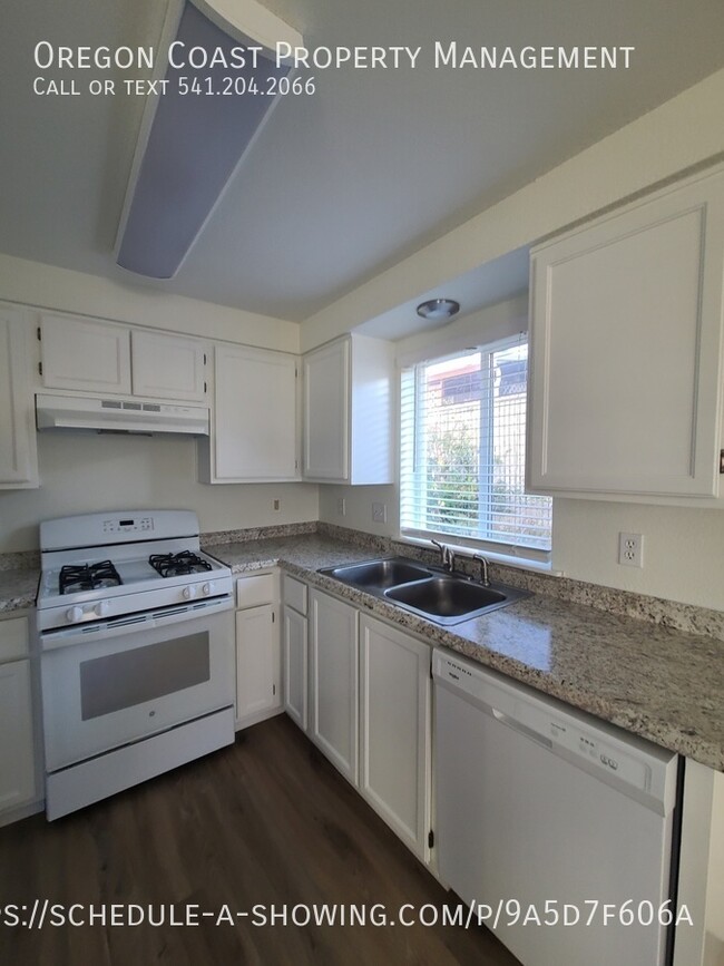 Photo - 1135 SE Oar Ave