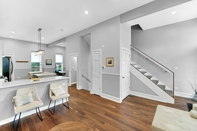 Photo - 2123 W Adams St