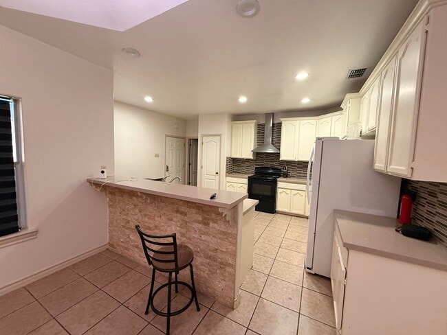 Photo - 405 Wren Point