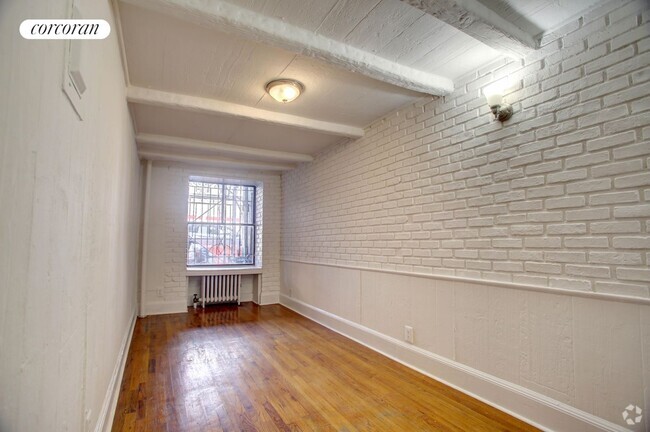 Building Photo - 304 W 30th St Rental