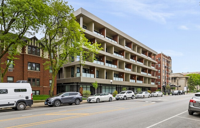 Building Photo - 835 Lake St Rental