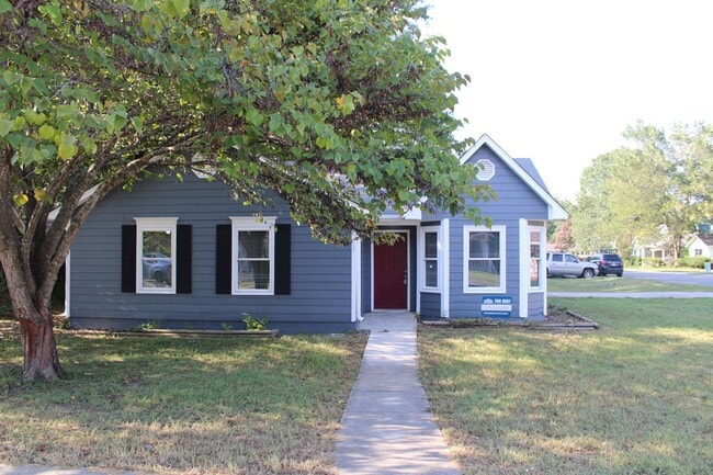 Building Photo - 3 bed, 2 bath home in Helena