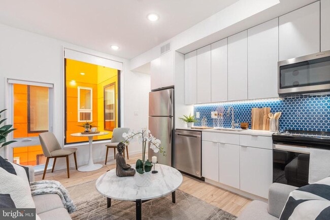 Photo - 1131-39 N Front St Apartment Unit 209
