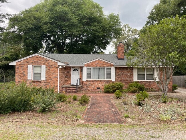 Building Photo - 3 Bed, 1.5 Bath Home