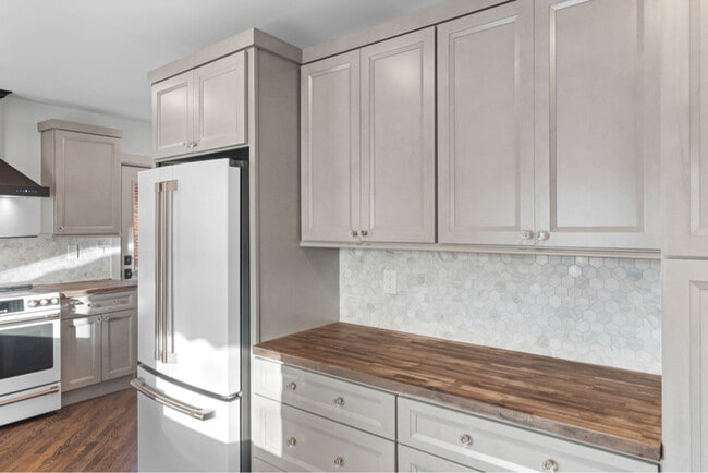 Photo - 1607 Riverside Dr