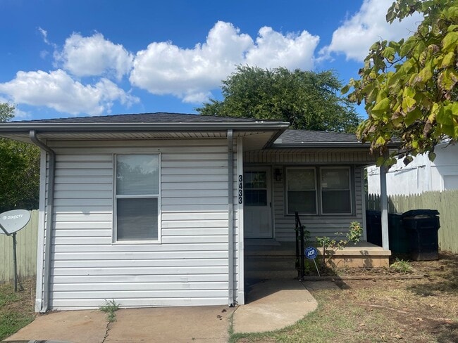 Building Photo - Welcome Home!!