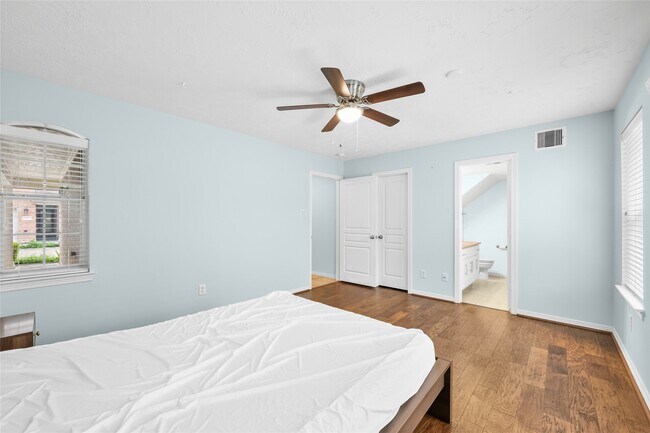 Photo - 3410 Skyline Village Dr