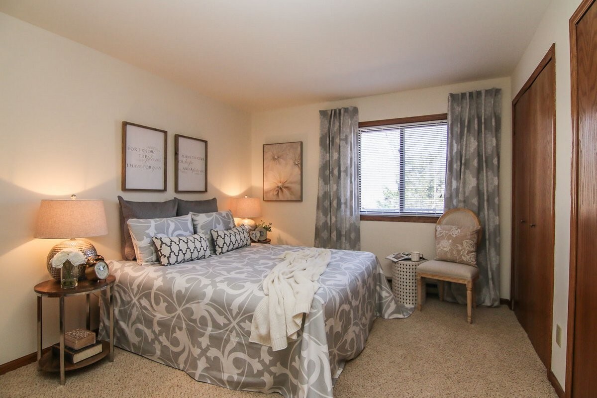 Photo - Commercial Avenue