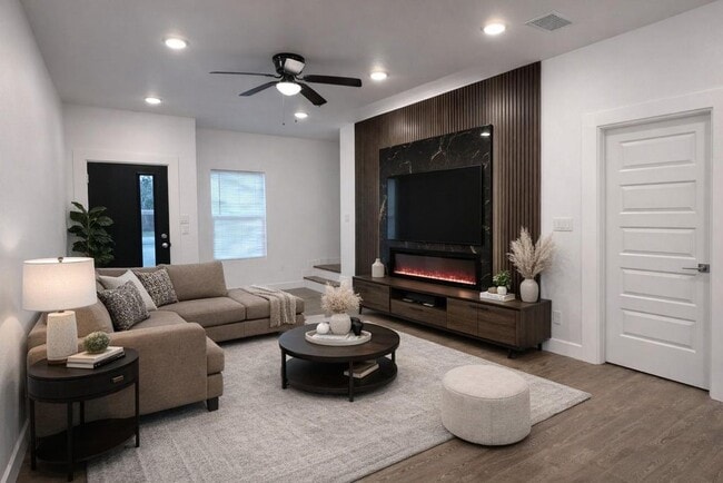Photo - 8141 Jeffery St