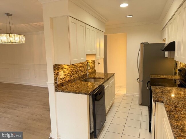 Photo - 9759 Lake Shore Dr