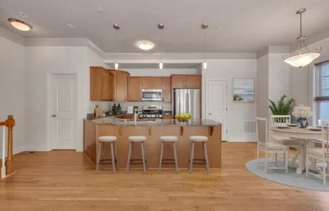 Photo - 1390 Dutch Valley Pl NE