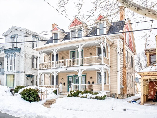 Building Photo - 418 11th St Unit 2