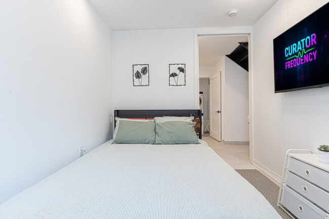 Photo - 251 Covert St. Unidad SI ID1515249P