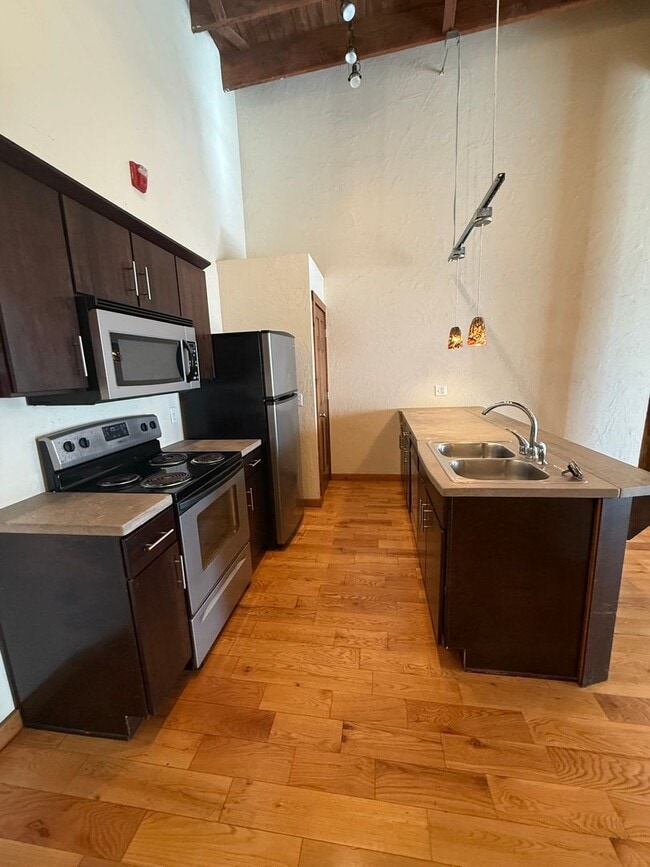 Photo - Spacious 1 bedroom 1 bathroom loft AVAILABLE NOW!