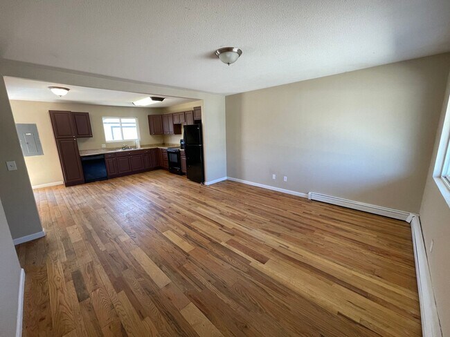 Photo - 6bd/2ba Home with Bonus Room & Detached Garage