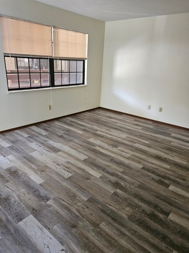 Photo - 2146 Tanglewood Ave