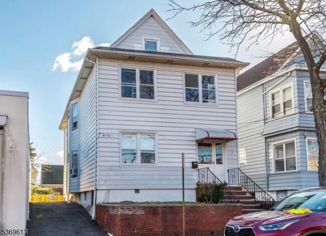Building Photo - 9 E Madison Ave Unit 2 Rental