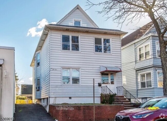 Building Photo - 9 E Madison Ave Unit 2 Rental