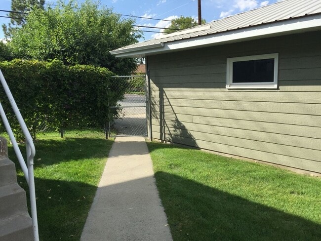 Photo - 2102 E 6th Ave