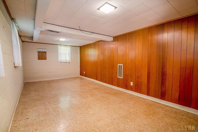 Photo - 5333 Upper 182nd St W