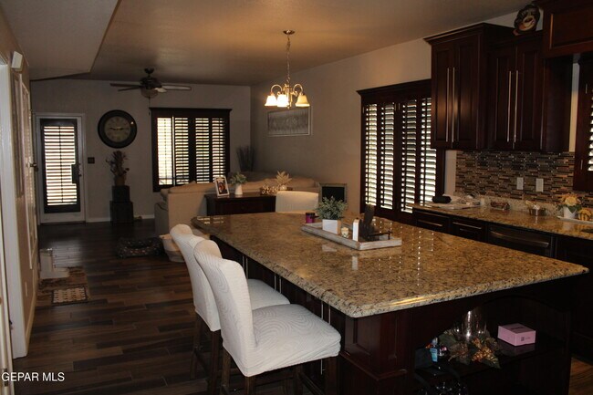 Photo - 336 Emerald Woods St