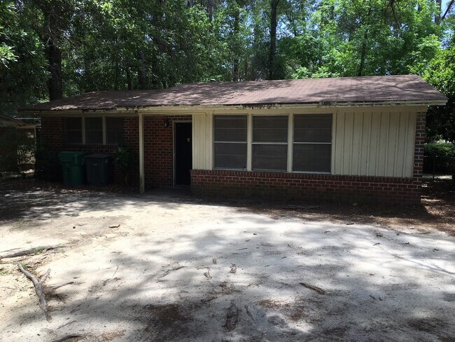 Charming 3 Bedroom / 1 Bath Home in Valdosta! - Charming 3 Bedroom / 1 Bath Home in Valdosta!