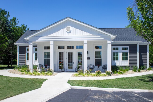 Lakes Clubhouse Exterior - The Lakes Of Olentangy Apartments