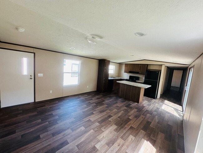 Photo - 9477 Lansdowne Rd