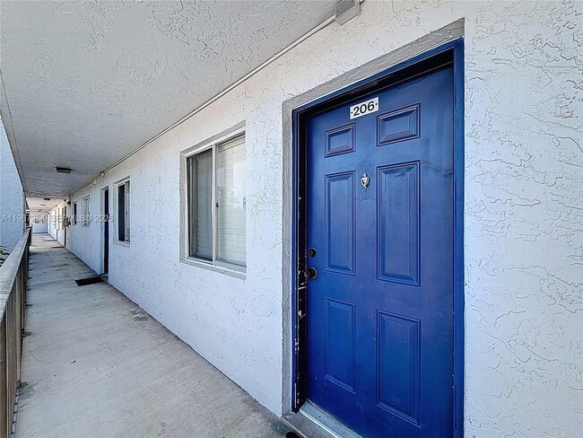 Photo - 8740 N Sherman Cir Unit 206