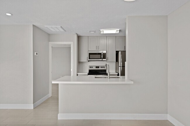 Photo - 2201 Fountain View Dr Unit 4