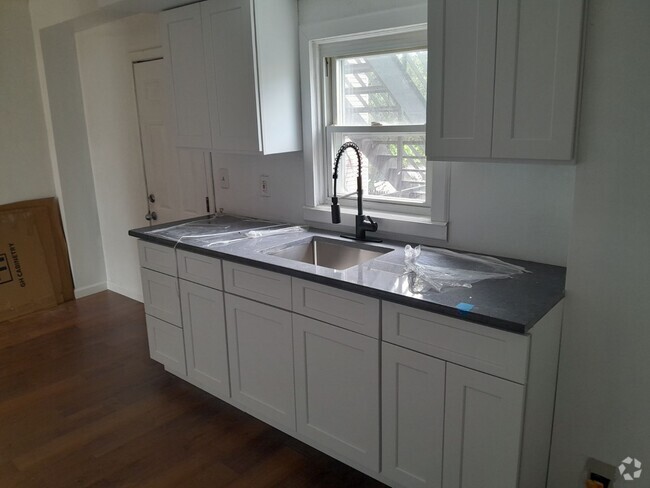 Building Photo - 110 Ferry St Unit #2 Rental